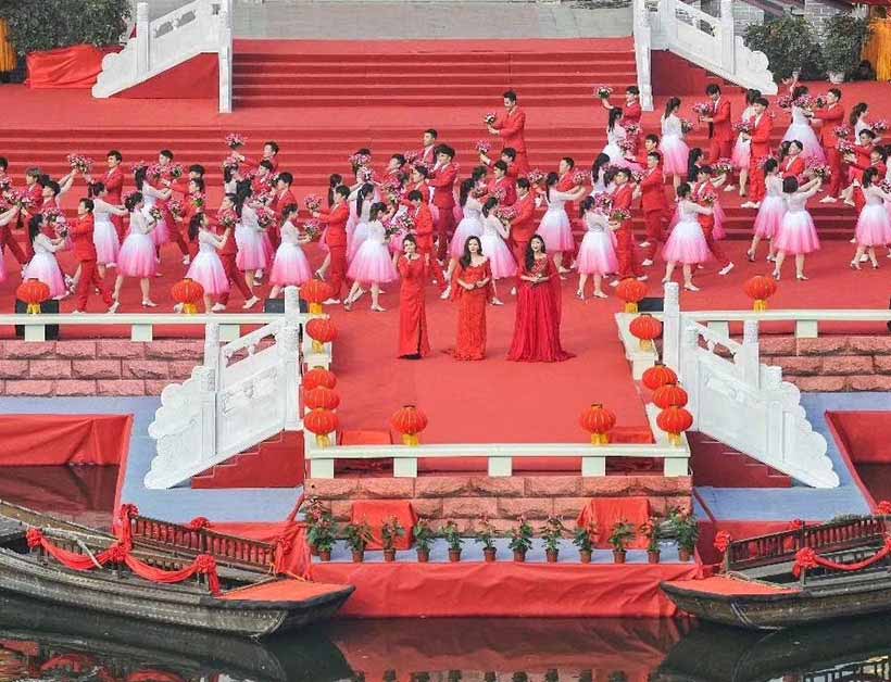央視唱響新時代，走進臺兒莊雙層水上舞臺